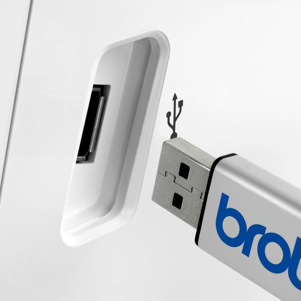 Máquina de Bordar - BROTHER PE900
